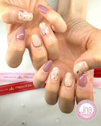 みらい平ネイルサロン　シェルネイル　エレガントネイル　上品ネイル　ネイルサロンプリンセス
