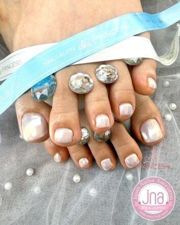 みらい平ネイルサロン　フットネイル　オーロラネイル　ホワイトネイル　ネイルサロンプリンセス