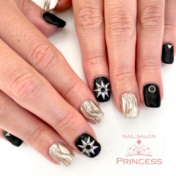 つくばみらい市　ミラーネイル　黒ネイル　ネイルサロンプリンセス